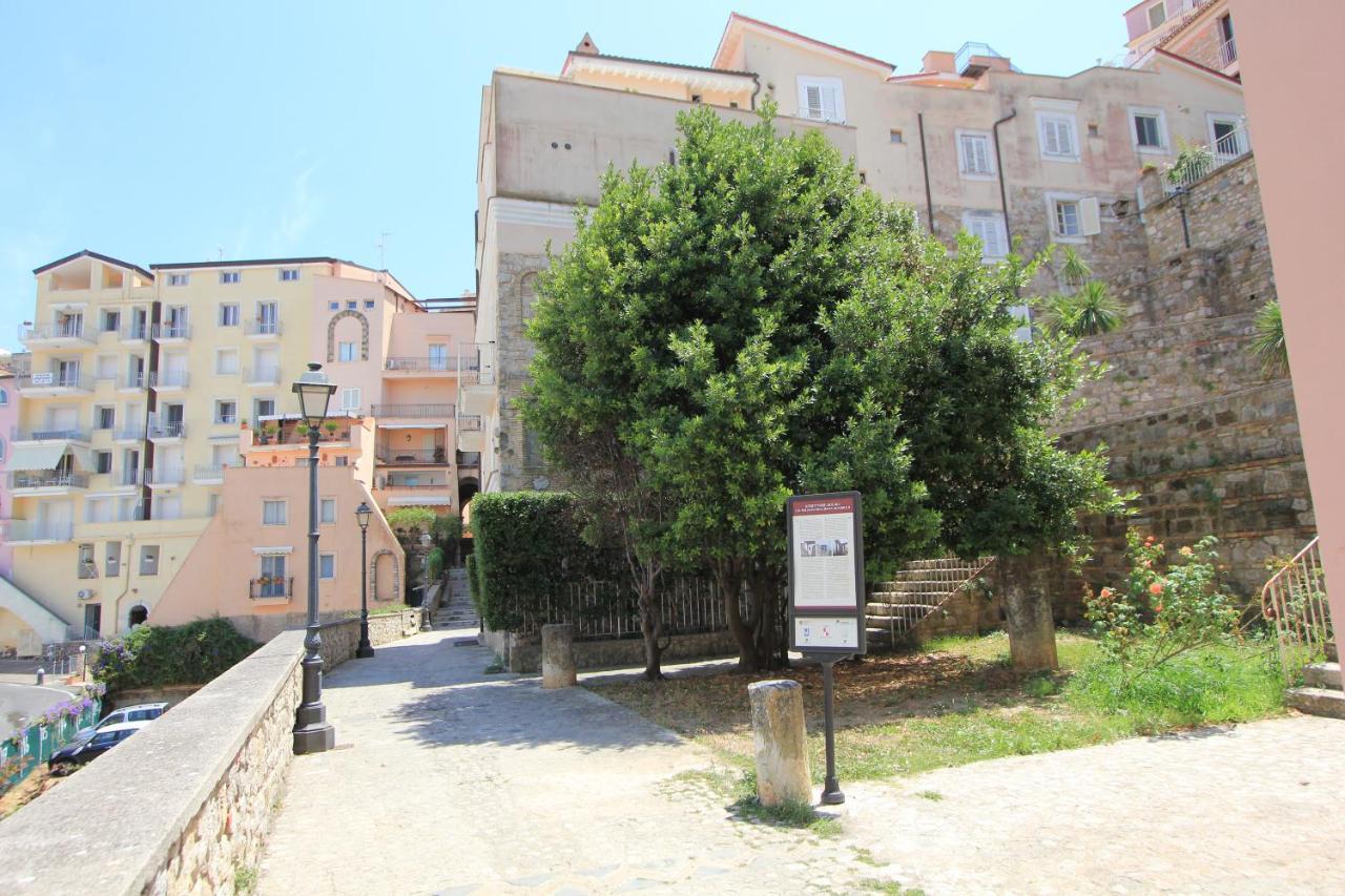 Отель Sapore Di Mare Al Duomo Гаэта Экстерьер фото